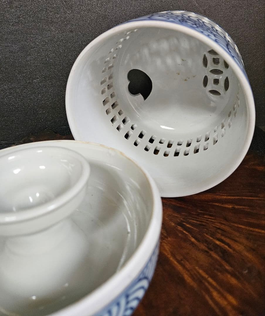 中国陶磁器　青華　染付　倣　明朝清朝期 透かし造り　燭台　燈台　灯り　灯り道具