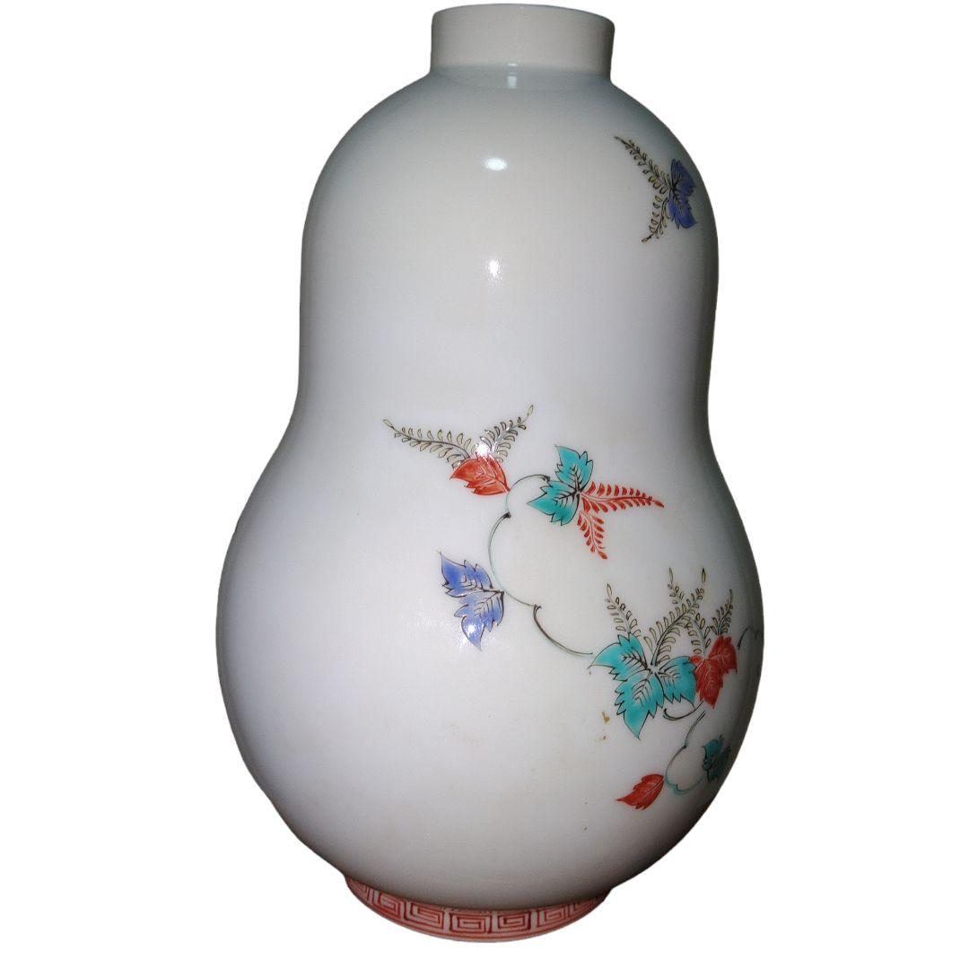 人間国宝　13代酒井田柿右衛門　鳳凰文草花文花瓶　作家者