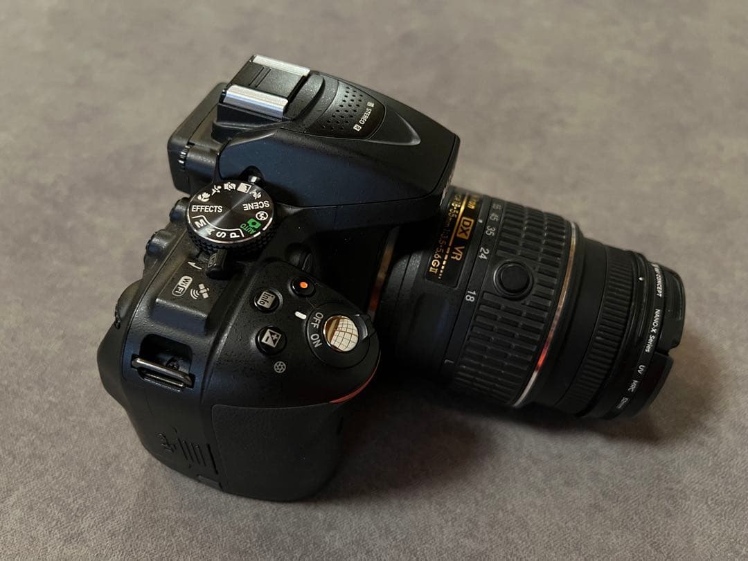 Nikon D5300 ダブルズームキットWi-Fi機能搭載【バッテリー2個付】