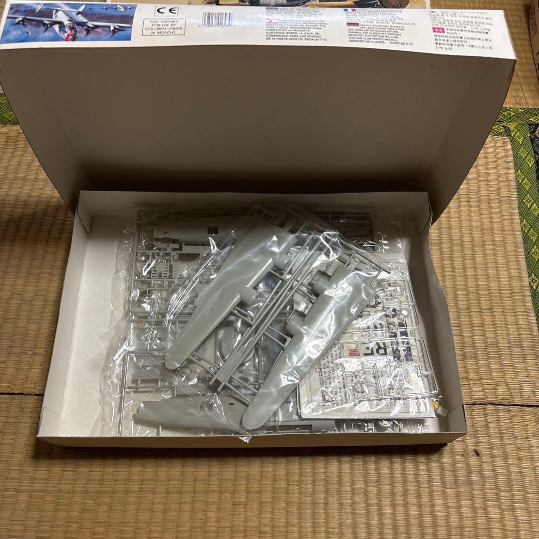 アカデミー米軍爆撃機B-17 3機 B-24 3機 プラモデル 1/72