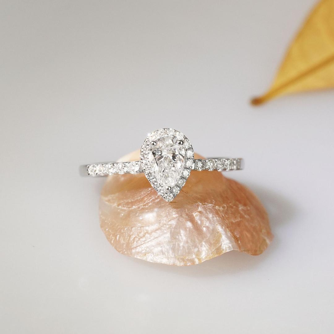 LABダイヤ水滴ヘイローリング R122H25729-W（3週間発送）