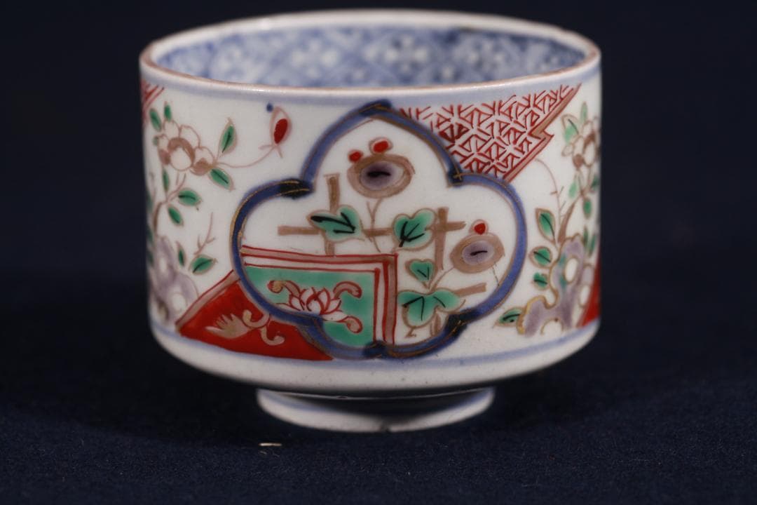 323　古伊万里色絵窓絵草花文様半筒猪口　江戸中期