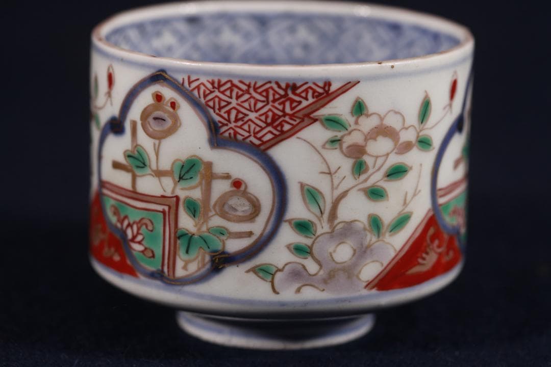323　古伊万里色絵窓絵草花文様半筒猪口　江戸中期