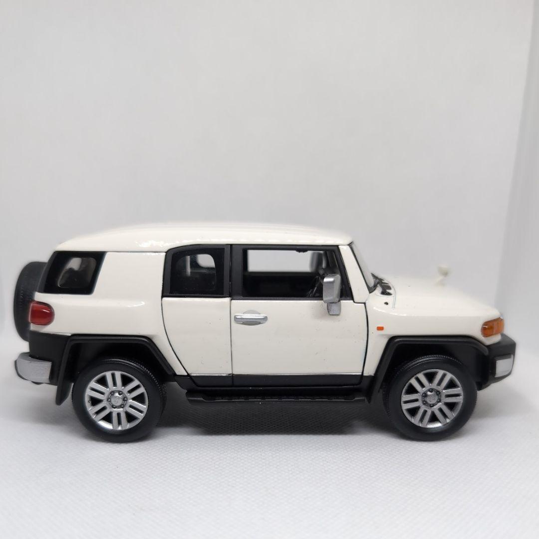 TOYOTA　FJ　CRUISER　カラーサンプルミニカー