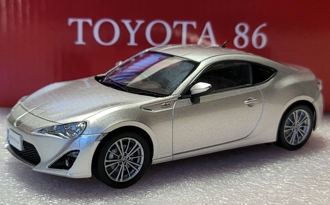 【 全国送料無料 】美品！ ディーラー特注 トヨタ 86 ミニカー ケース付