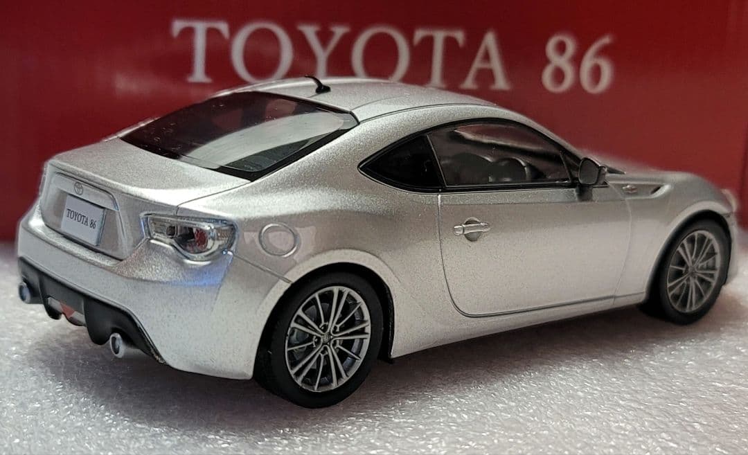 【 全国送料無料 】美品！ ディーラー特注 トヨタ 86 ミニカー ケース付