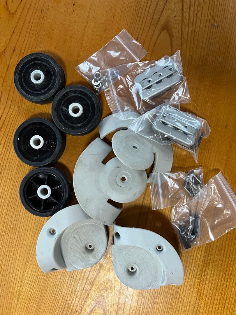 リモワRIMOWA シルバーインテグラル スーツケース 機内持ち込み