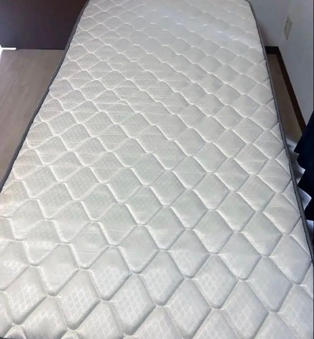 4*1様 ベッドフレーム【無印】、マットレス【ニトリ】