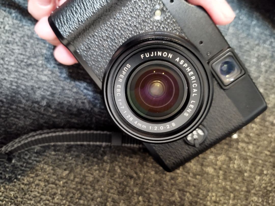 【美品】富士フィルム　FUJIFILM X10 コンパクトデジタルカメラ