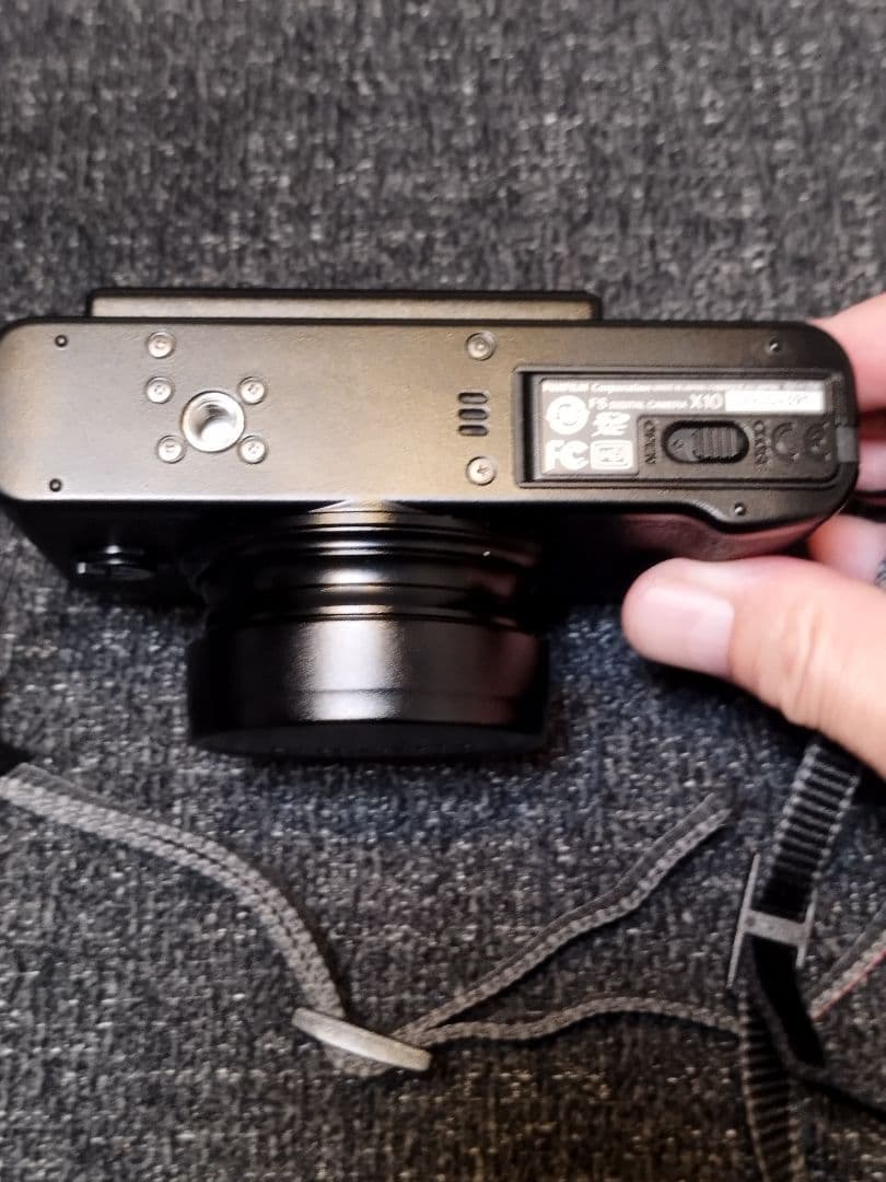 【美品】富士フィルム　FUJIFILM X10 コンパクトデジタルカメラ