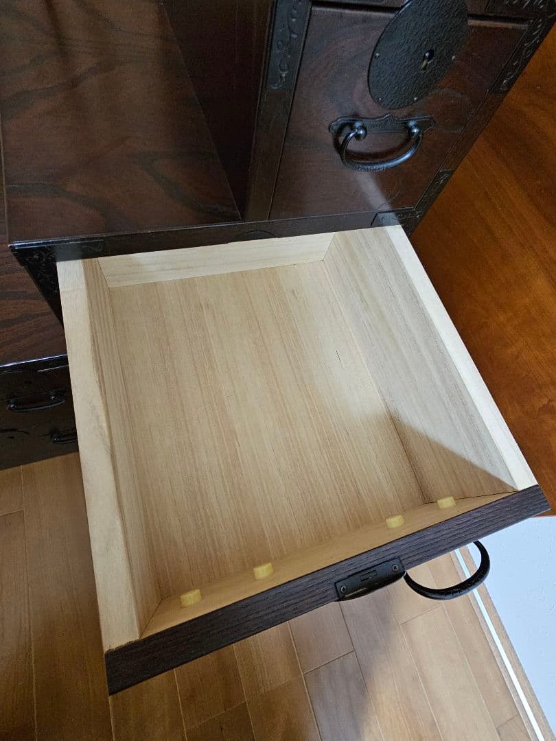 （株）青木産業　階段箪笥