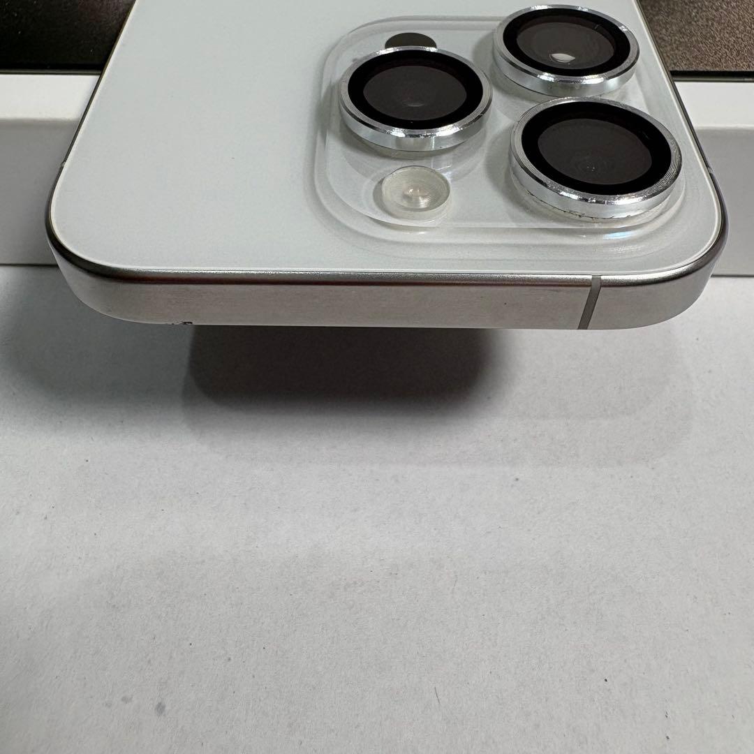 Apple iPhone 15 Pro ホワイトチタニウム　128GB本体