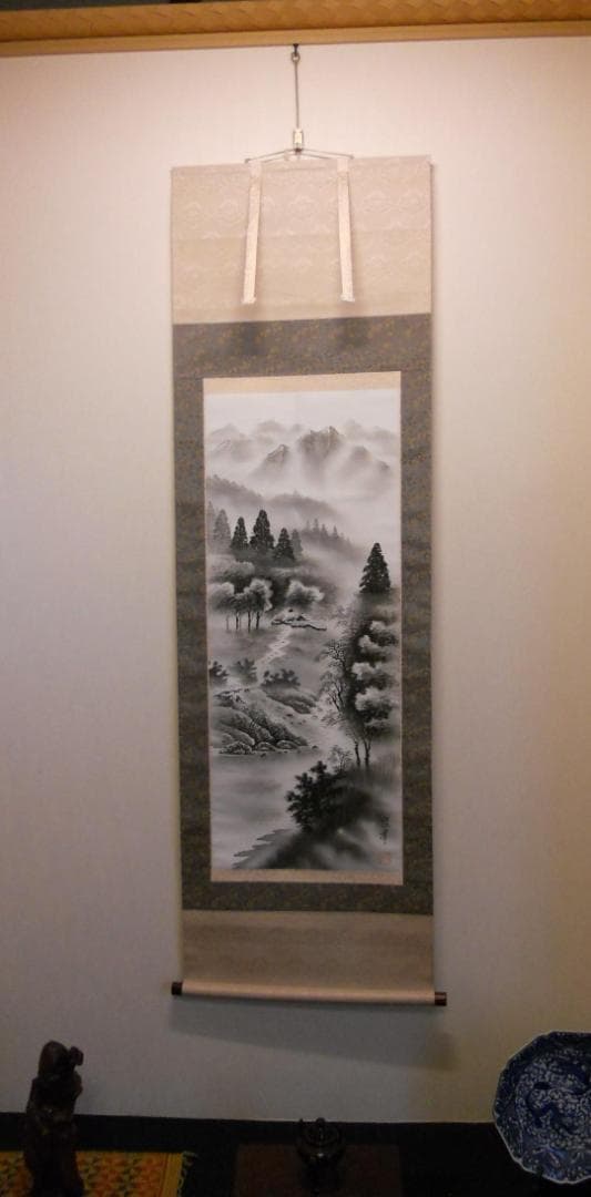 掛け軸 長尾經華 水墨山水 絹本 希少 軸装 茶道具 掛軸 美品 です。