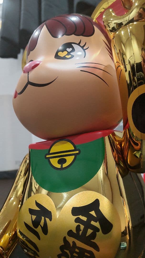 新品同様　ペコちゃん　大と小　招き猫　ベアブリック