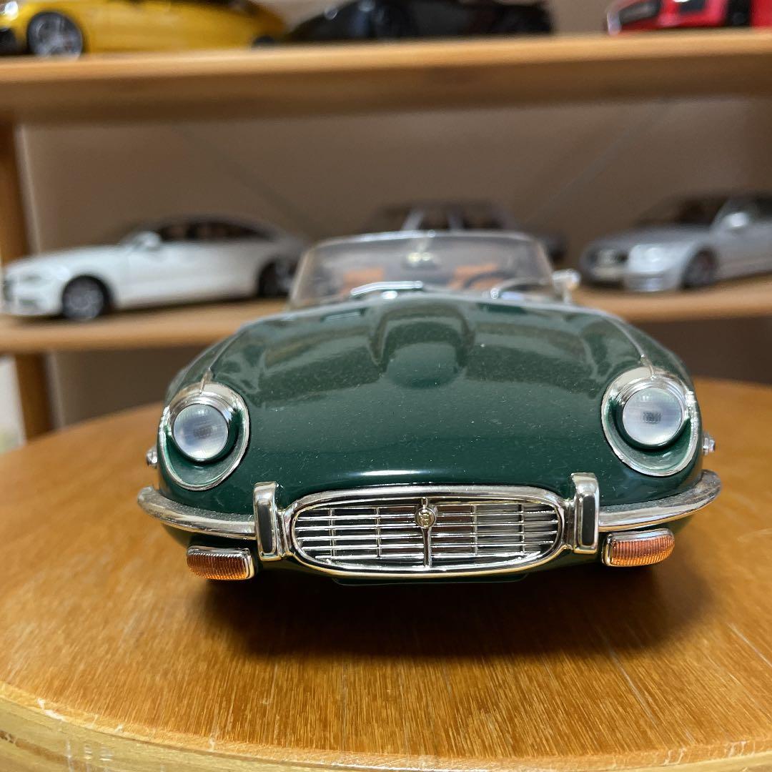 ミニカー 1/18 JAGUAR E-Type