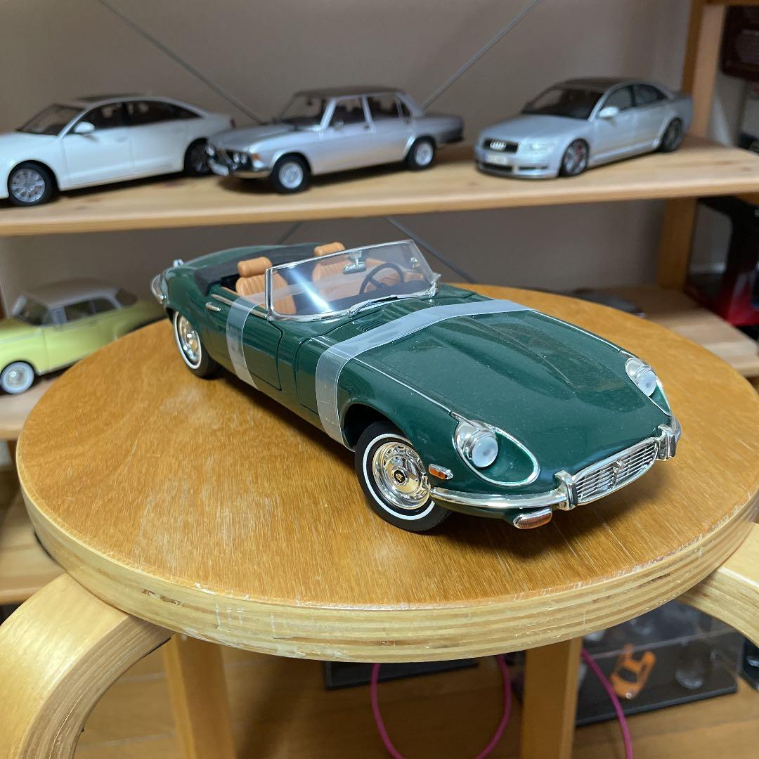 ミニカー 1/18 JAGUAR E-Type