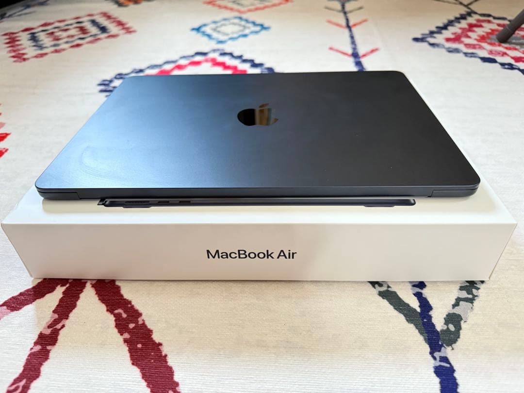 こ*き様 MacBook Air M2 バッテリー100%