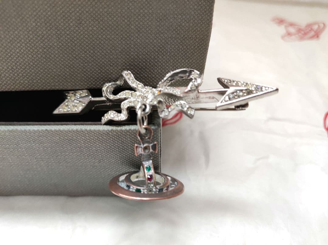 希少 ヴィヴィアンウエストウッドブローチ VivienneWestwood