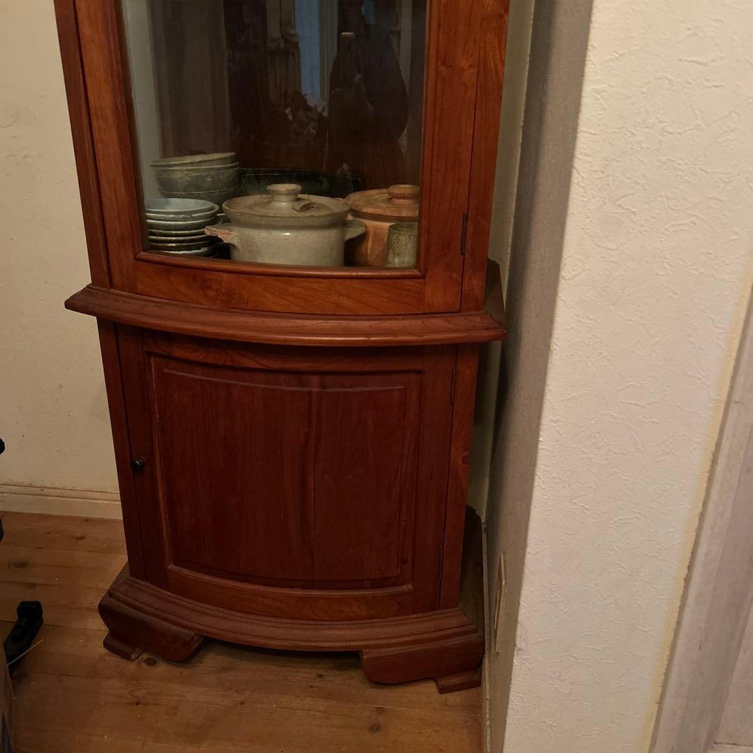 木製コーナーキャビネット ガラス扉付き