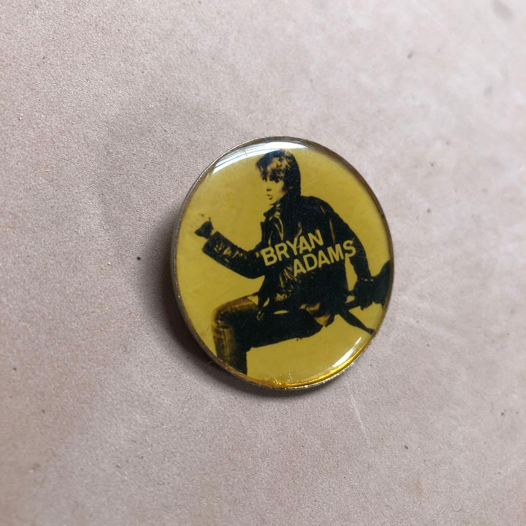希少★BRYAN ADAMS ピンバッジ　1985