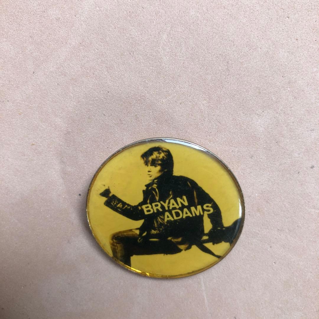 希少★BRYAN ADAMS ピンバッジ　1985