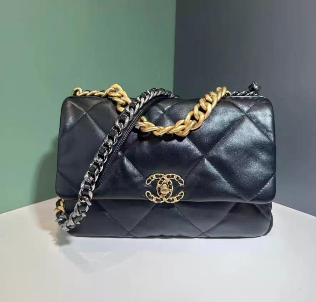 即日発送 ~~ ブラック キルティング ショルダーバッグ