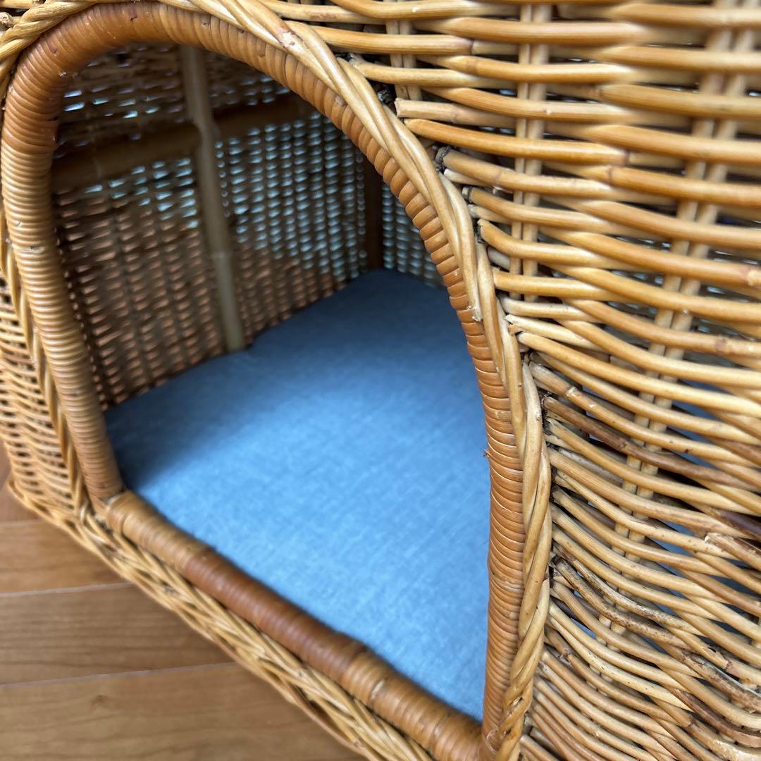 ラタン　ペットハウス クッション付き　籐製サイドテーブル