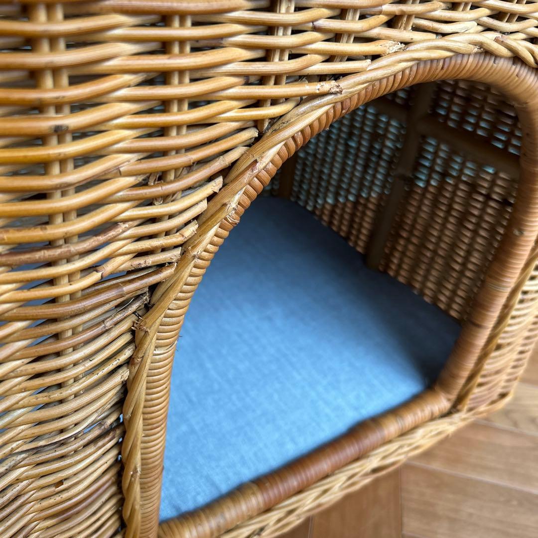 ラタン　ペットハウス クッション付き　籐製サイドテーブル