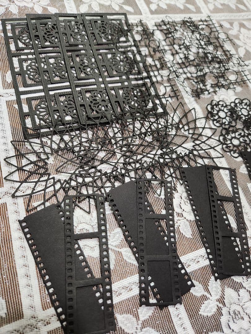 コラージュ素材 ダイカット 黒 背景