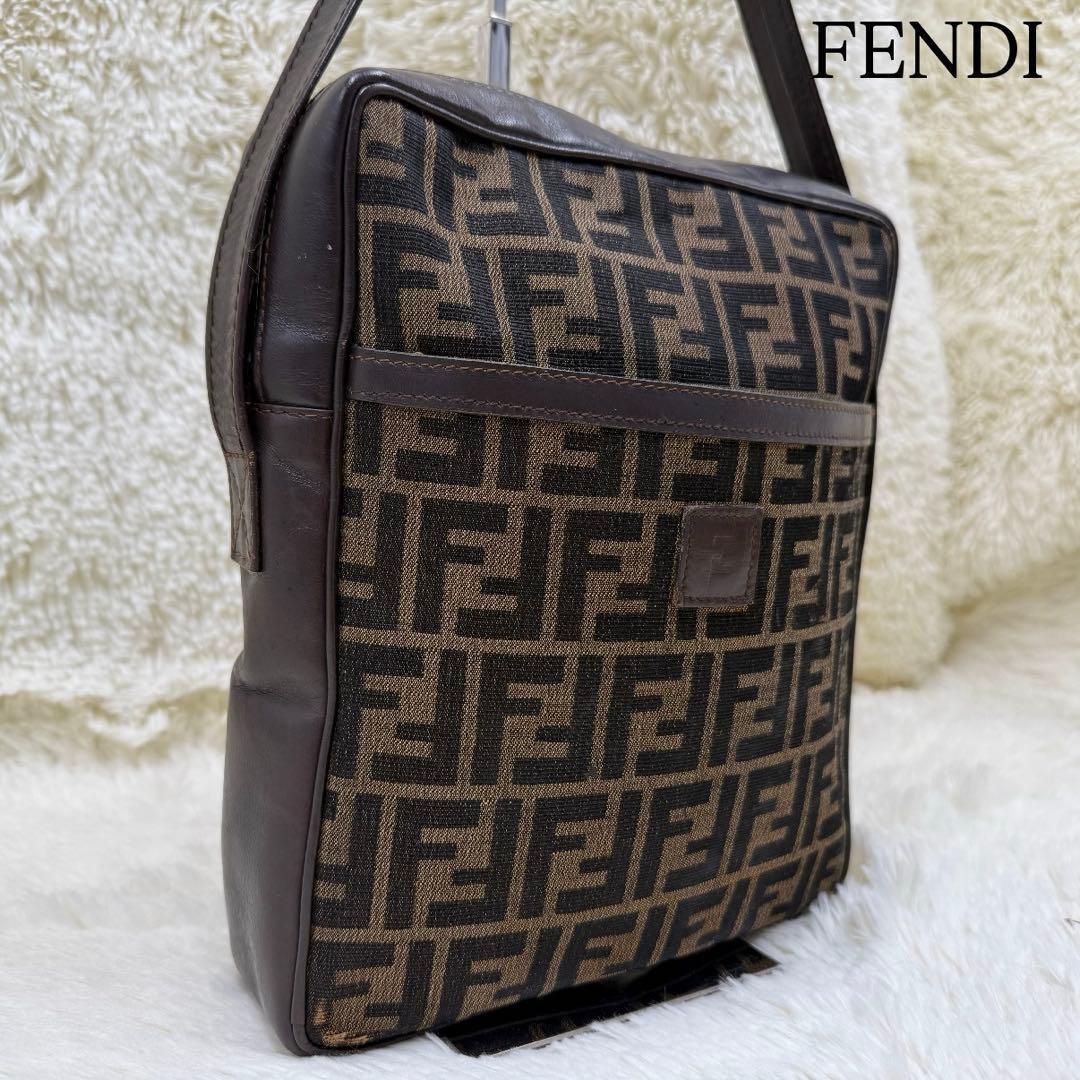 ✨美品✨ フェンディ ショルダーバッグ ズッカ柄 キャンバス サコッシュ