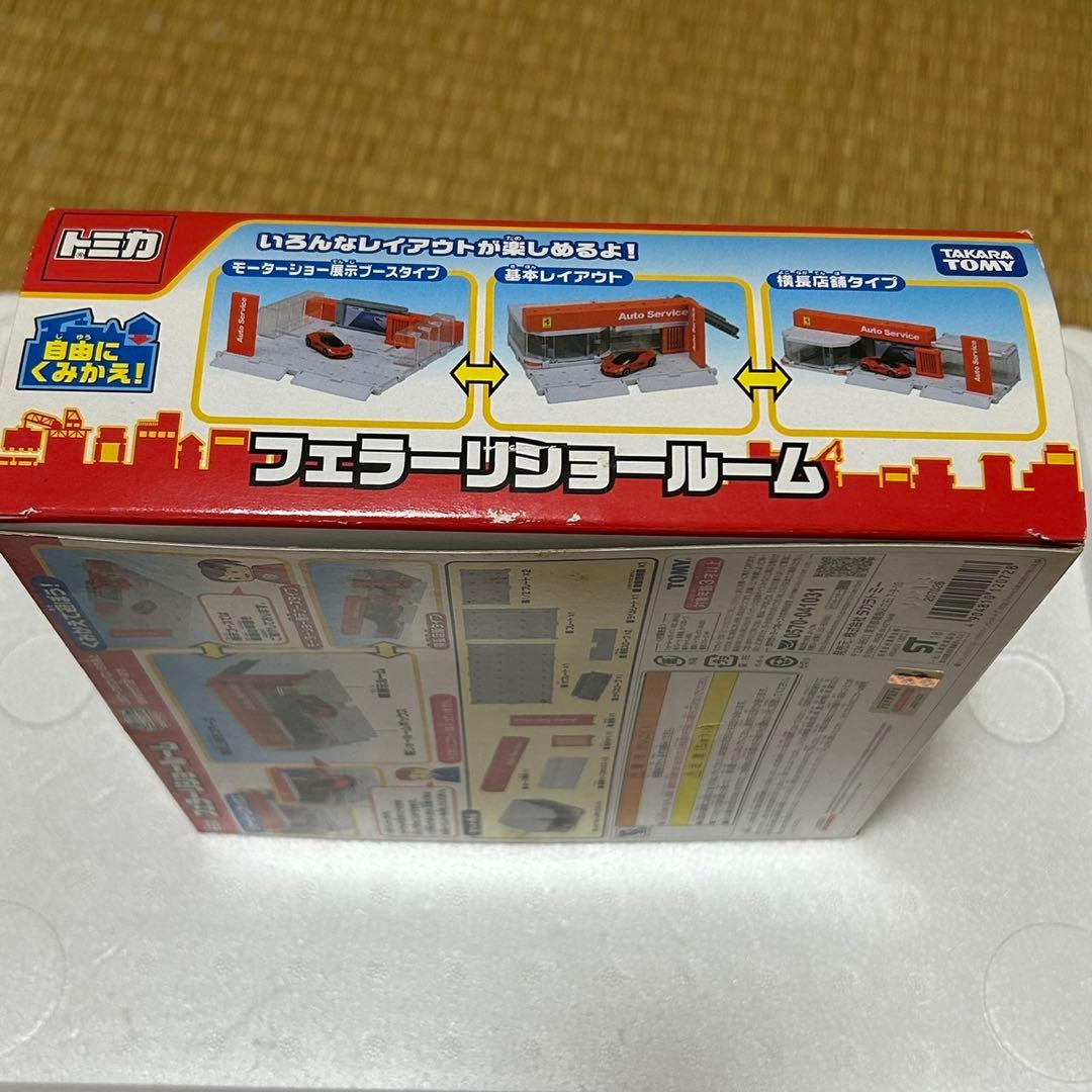 トミカ用　タカラトミー TAKARATOMY フェラーリ ショールーム【未使用】