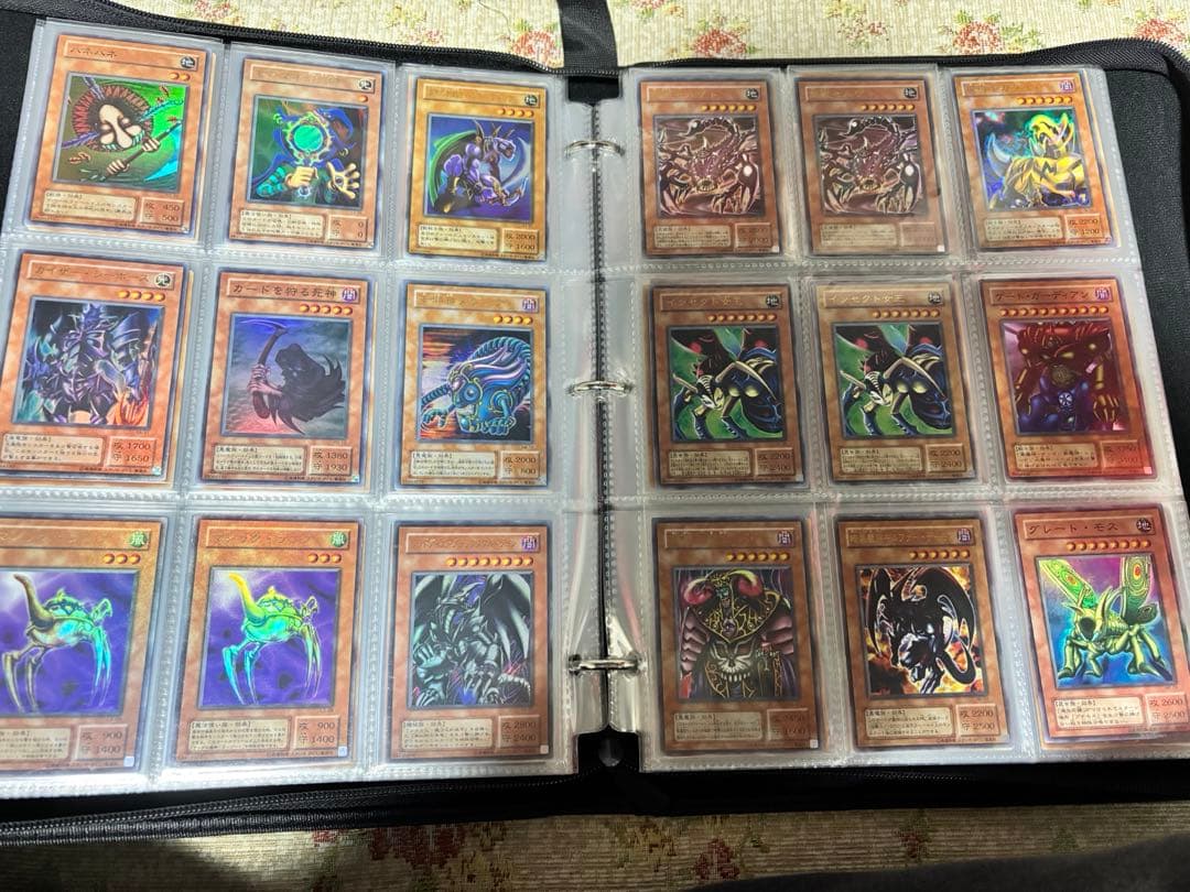 【遊戯王カード引退品】初期・レリーフ等８００枚以上　　2ファイル分　即購入大歓迎