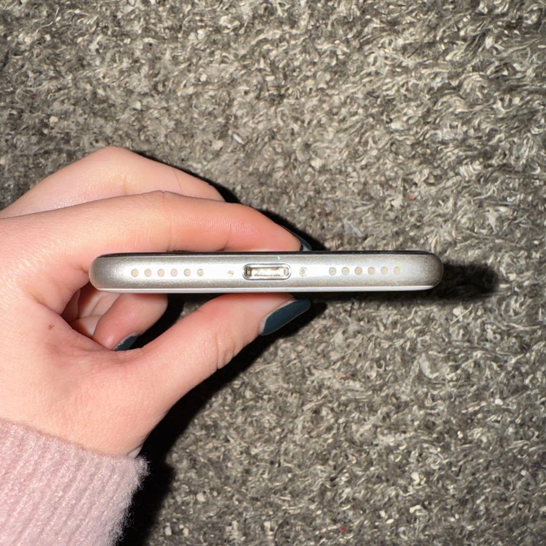 し*か様 iPhoneSE3 128GB 86% 美品