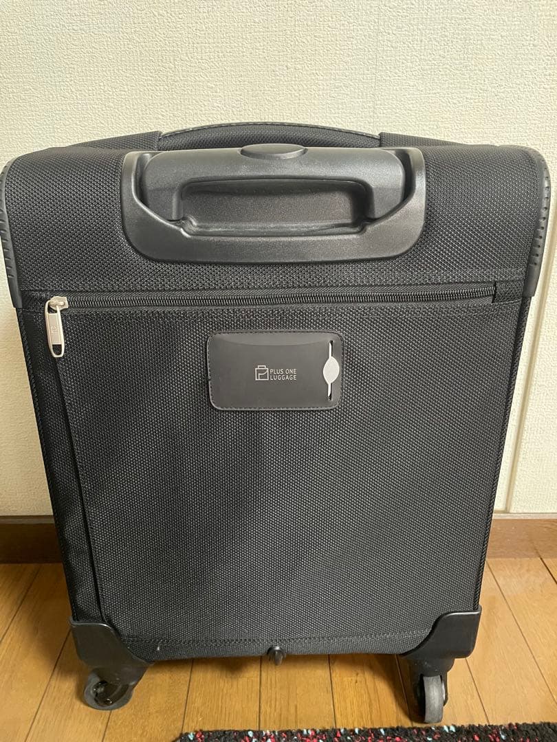 【値下げしました】スーツケース　プラスワンラゲージ黒　機内持込　35ℓ