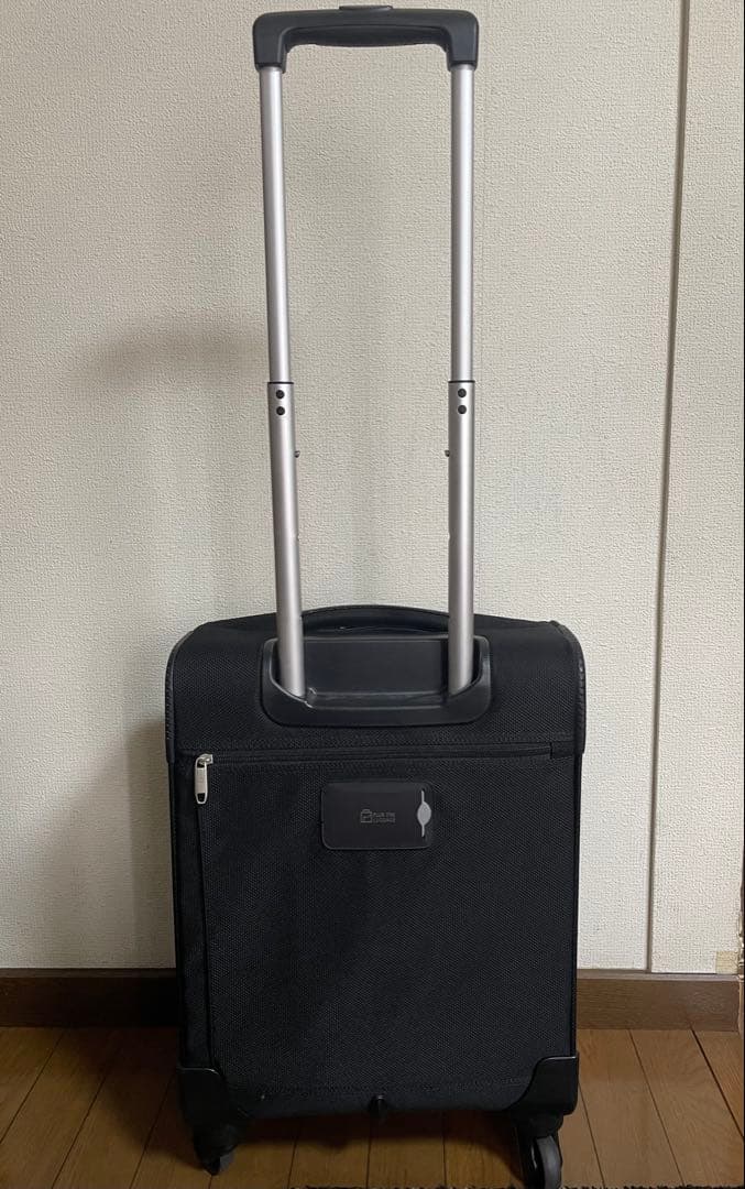 【値下げしました】スーツケース　プラスワンラゲージ黒　機内持込　35ℓ