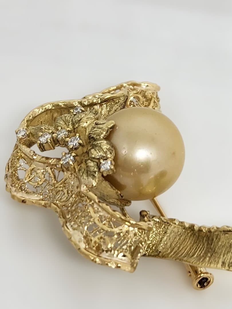 K18ブローチ、トップ南洋ゴールド パール付き