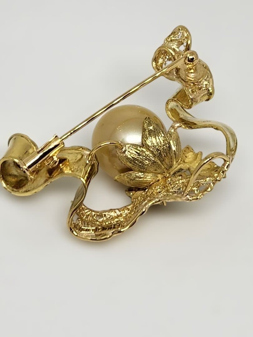 K18ブローチ、トップ南洋ゴールド パール付き