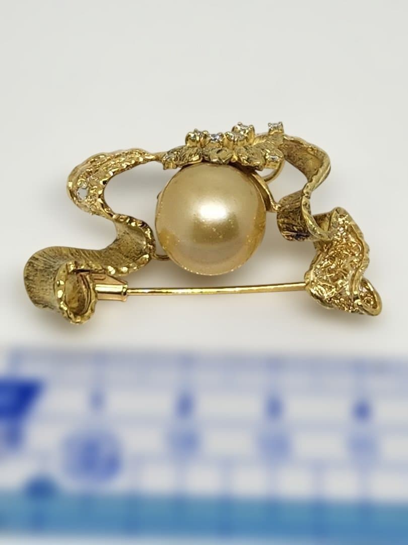 K18ブローチ、トップ南洋ゴールド パール付き