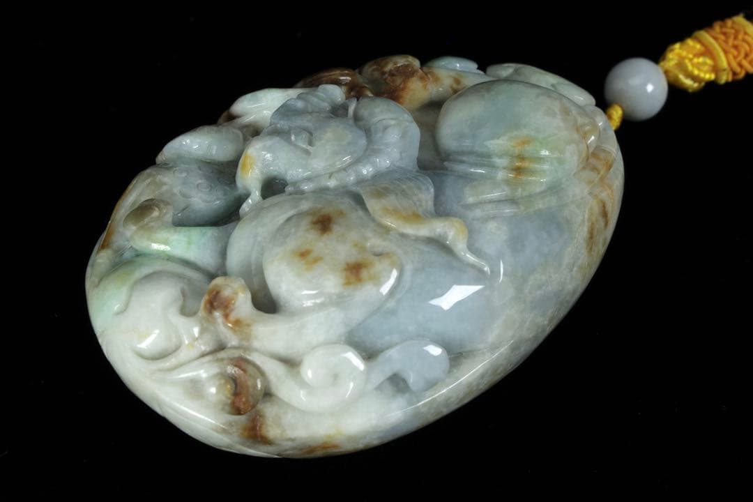 【中国美術】天然翡翠 青翡翠　手彫 獅子龍細密彫刻 握り石根付 ペンダント 紐付