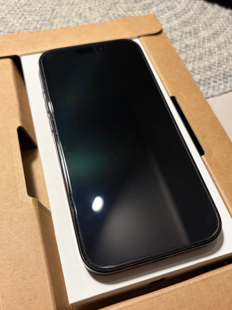 即日発送超美品SIMフリーiPhone 15pro ブラックチタニウムおまけ付き