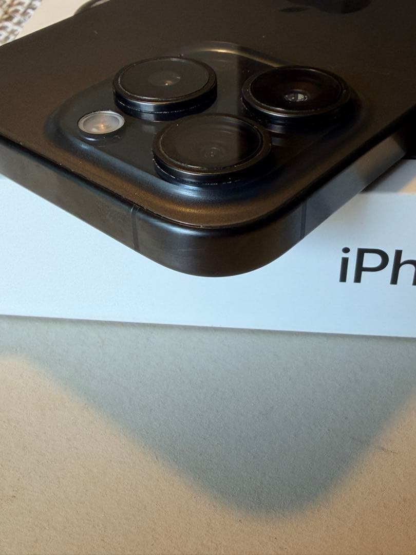 即日発送超美品SIMフリーiPhone 15pro ブラックチタニウムおまけ付き