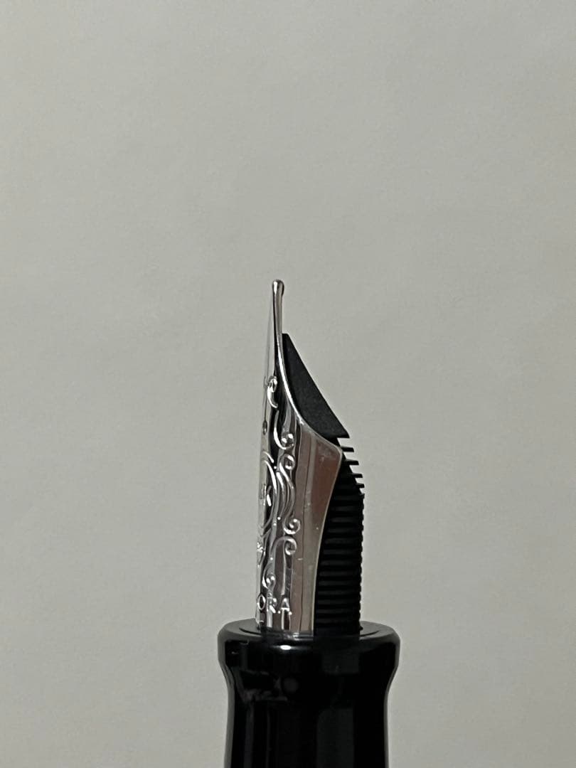 AURORA オプティマ 万年筆 14金ペン先 M 黒