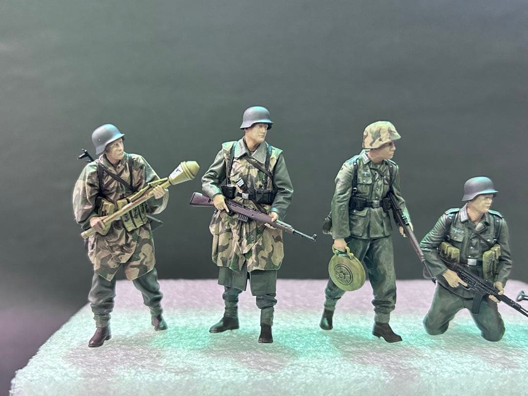 1/35 ドイツ歩兵セット（大戦後期）塗装済み完成品　タミヤ