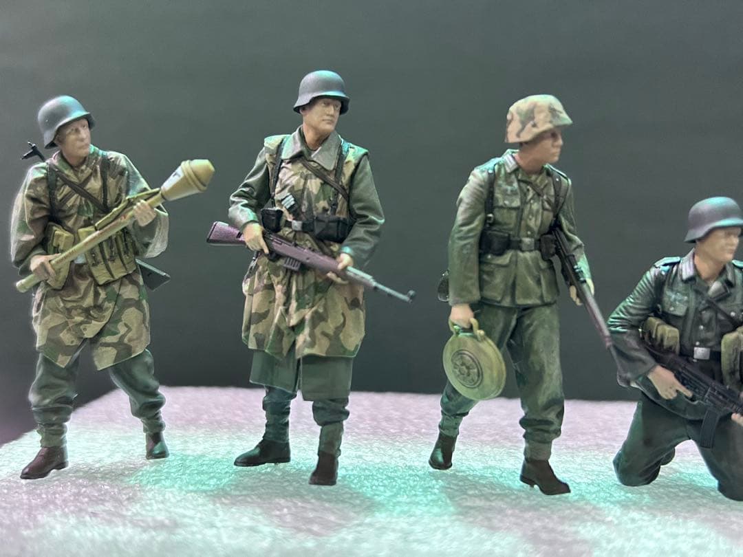 1/35 ドイツ歩兵セット（大戦後期）塗装済み完成品　タミヤ