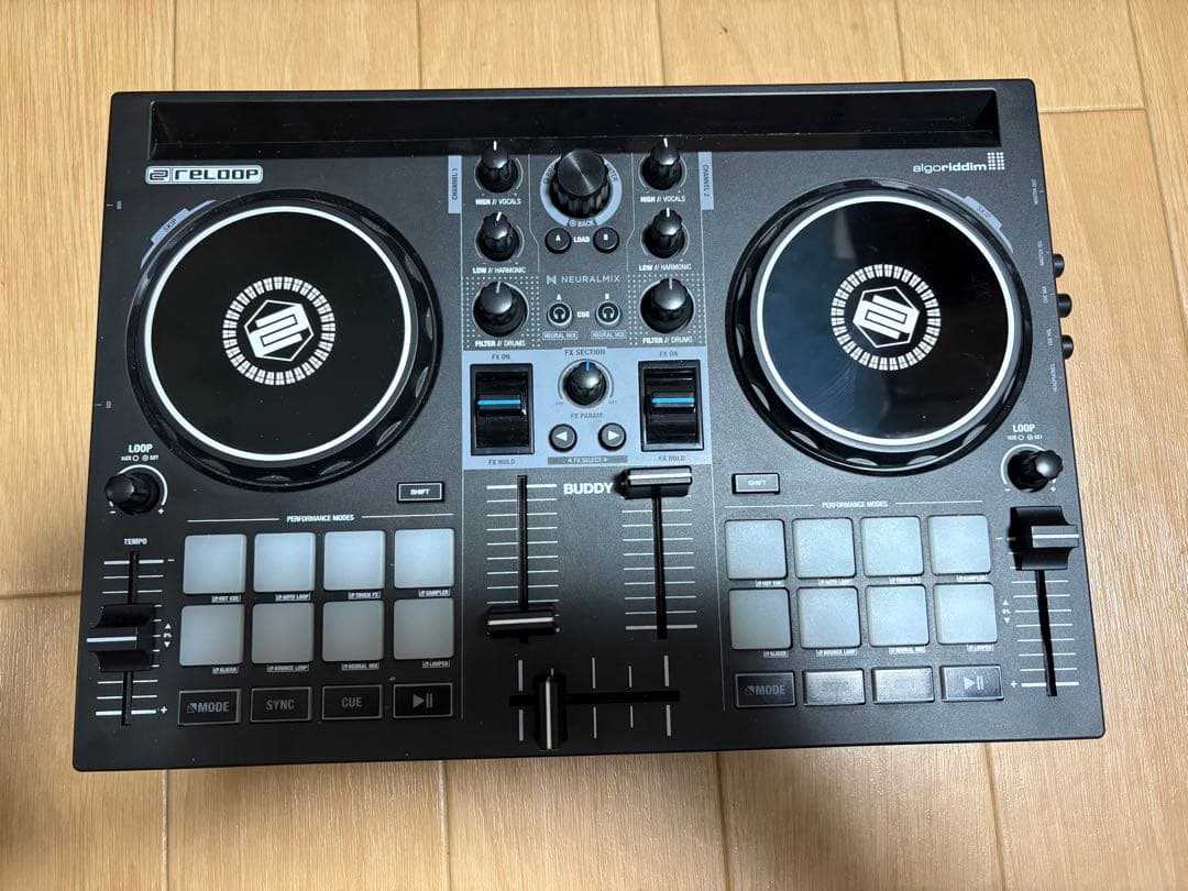 DJコントローラー ReLoop Buddy