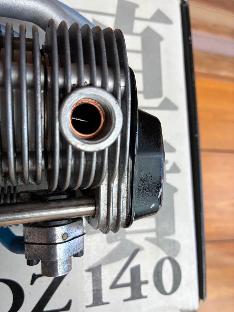 ラジコン飛行機用エンジン　YS DZ140 Dingo 専用マウント付き