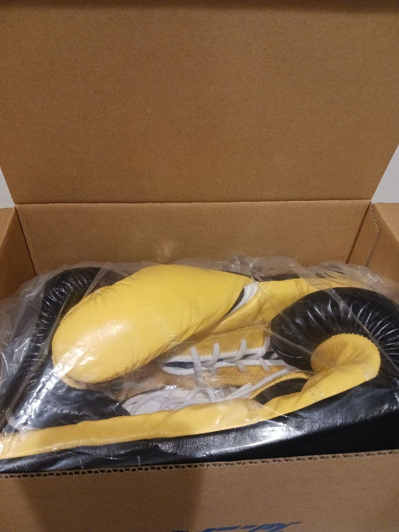 ウイニング winning ボクシンググローブ 黒／黄色　16オンス　紐式