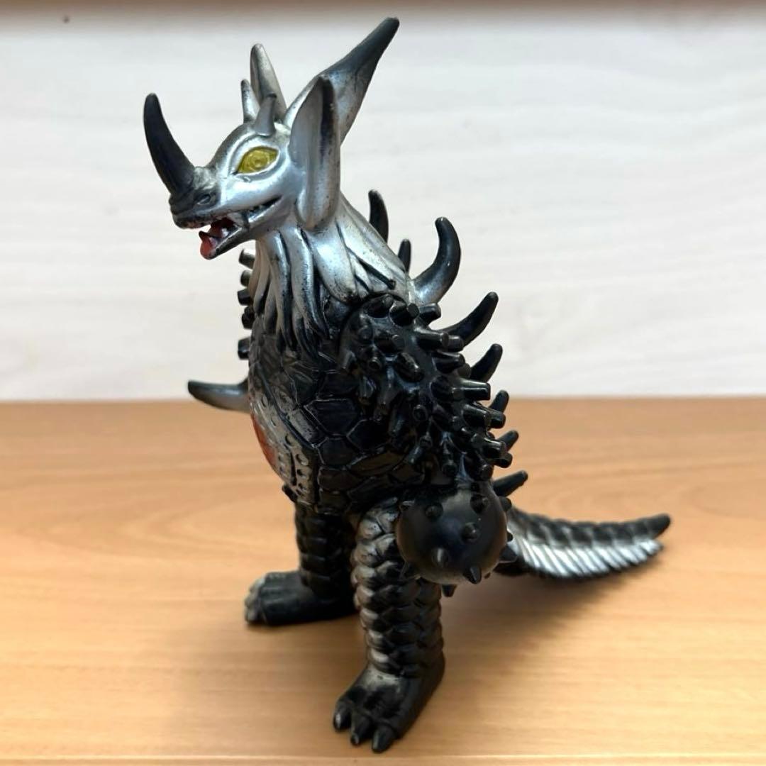 ウルトラ怪獣 タイラント／硬質ソフビ／‼️試作品？詳細不明‼️タグ穴なし