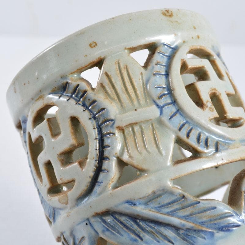 朝鮮　李朝　高麗白磁　染付　鏤雕卍葉文透かし　筆筒　G　R4660