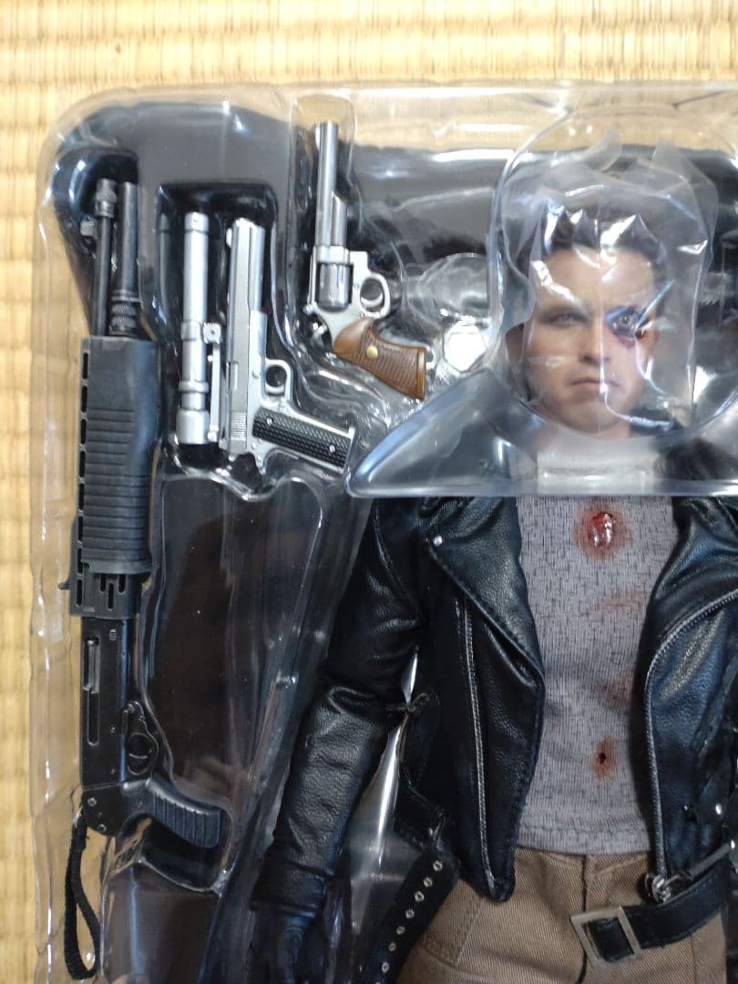 Hottoys T-800 バトルダメージ版 1/6スケールフィギュア